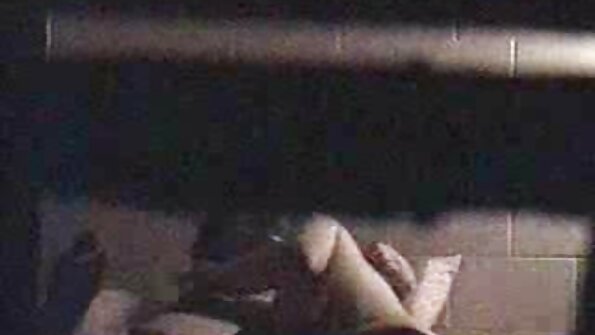 A puma loira com tesão Lisa Lee adora vídeo pornô dupla penetração aquele pau enorme e jovem