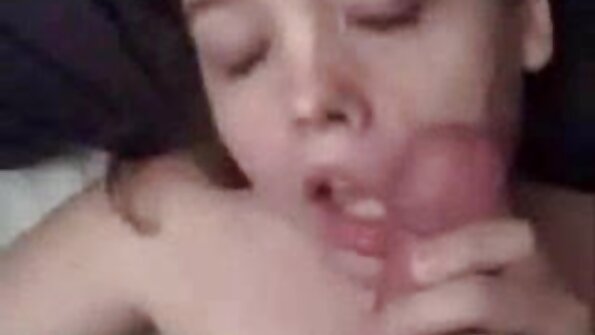 A garota branca e mimada vídeo pornô anal brasileiro Victoria Rae transa com um negro na piscina