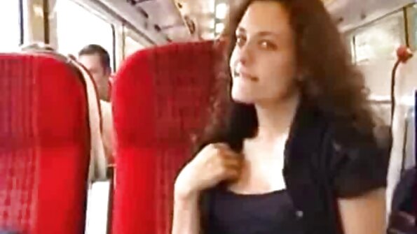 A garota francesa Tiffany leva uma surra com video de sexo anal duplo força